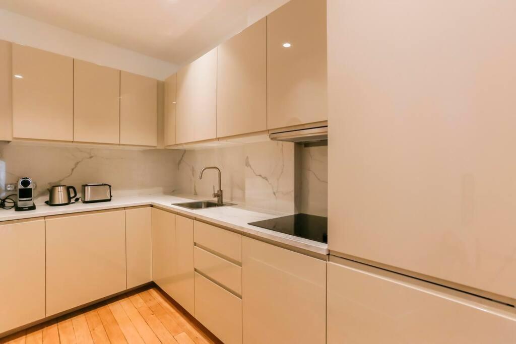 Modern 2 Bedrooms Near Louvre Paris Exterior photo
